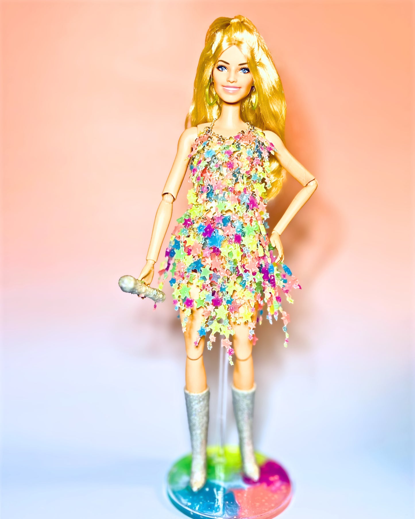 “Barbie© Comeback Girlie Serenader" - Blonde with glow in the dark dangling star dress with super-sparkle boots and microphone. Includes glow in the dark stand - Reimagined out of box